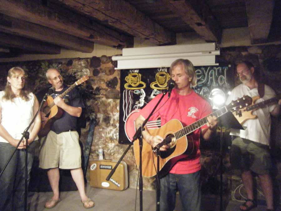 MI - Vinyard Café Guest Players