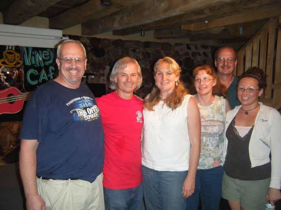 MI - Vinyard Café Dave, Howie, Debbie, Lauren, Sig and Laurel