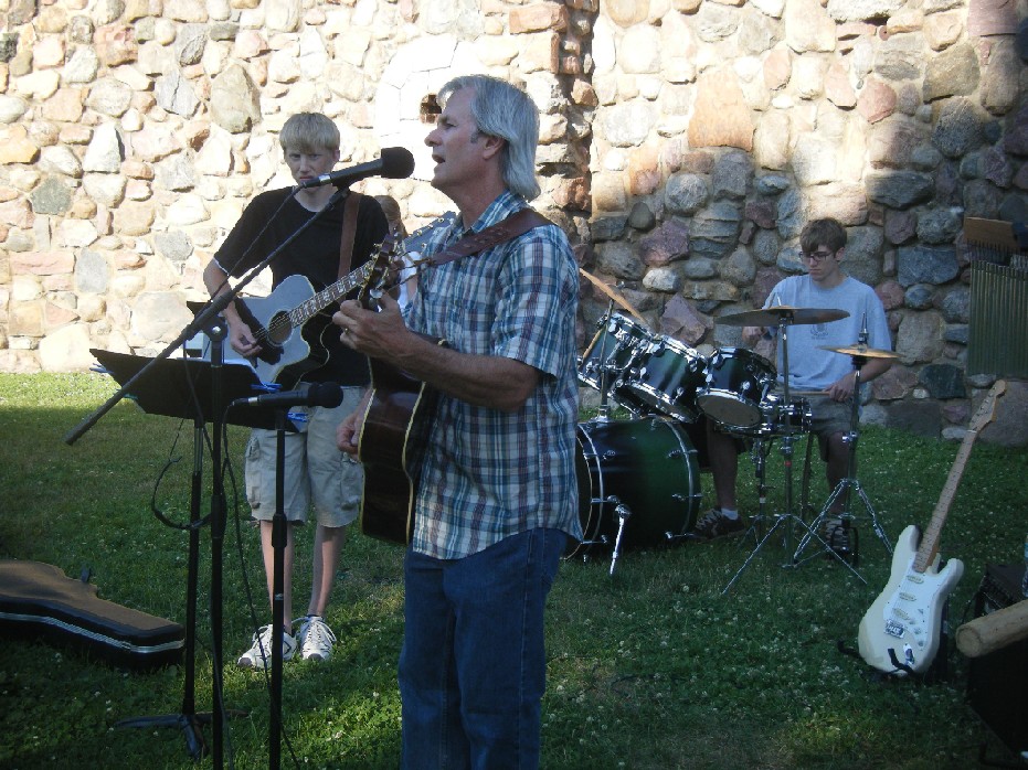 SD - Vermillian - Howie and the Band